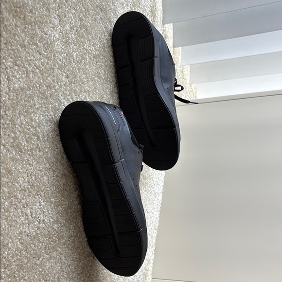 On Roger black shoe - Picture 6 of 8